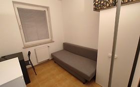 Nice room 2km to old town -150m from Metro Szwedzka